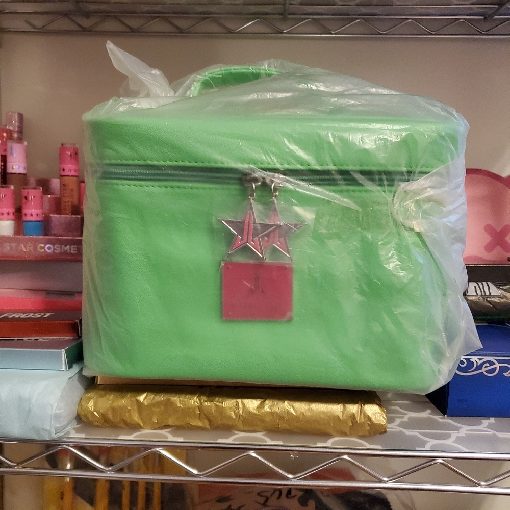 Jeffree star Green Traincase